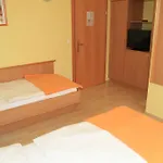 Highway - Hotel *