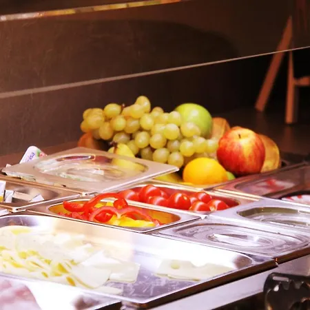 Ξενοδοχείο Highway - *