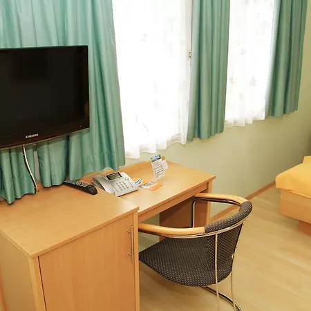 Highway - Hotel *