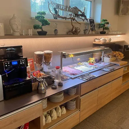 Ξενοδοχείο Highway - *