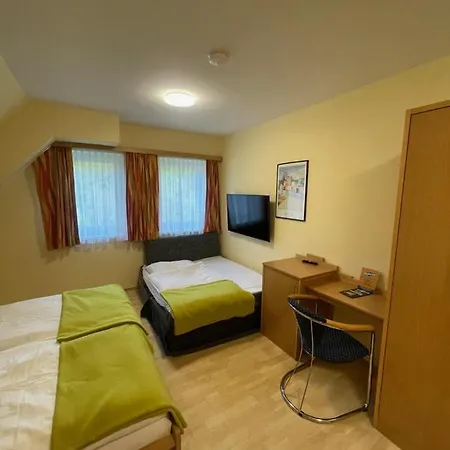 Hotel Highway -