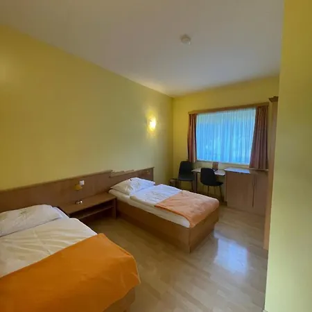 Highway - Hotel
