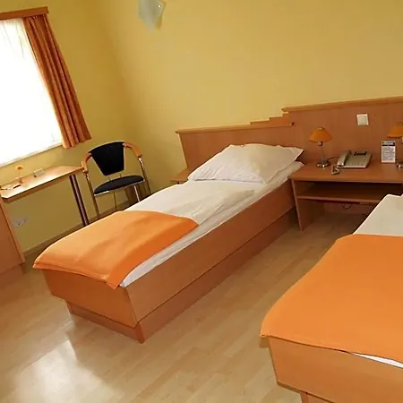 Highway - Hotel *