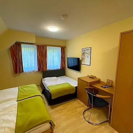Highway - Hotel *