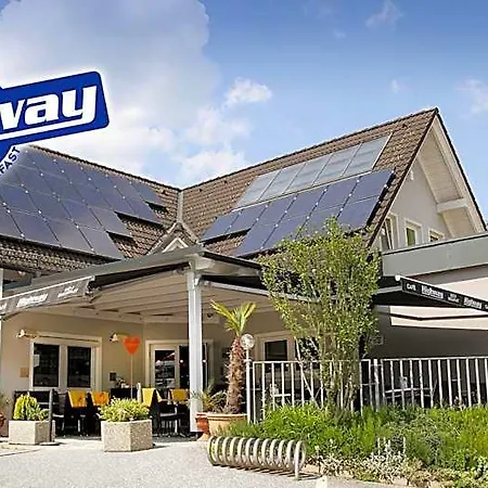 Hotel Highway - *