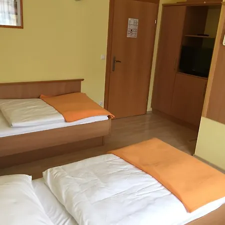 Ξενοδοχείο Highway - *