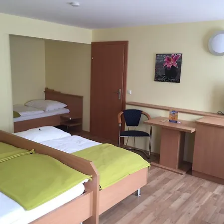 Highway - Hotel *