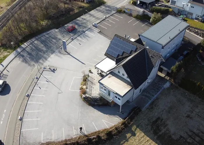 Highway - 酒店 利博赫